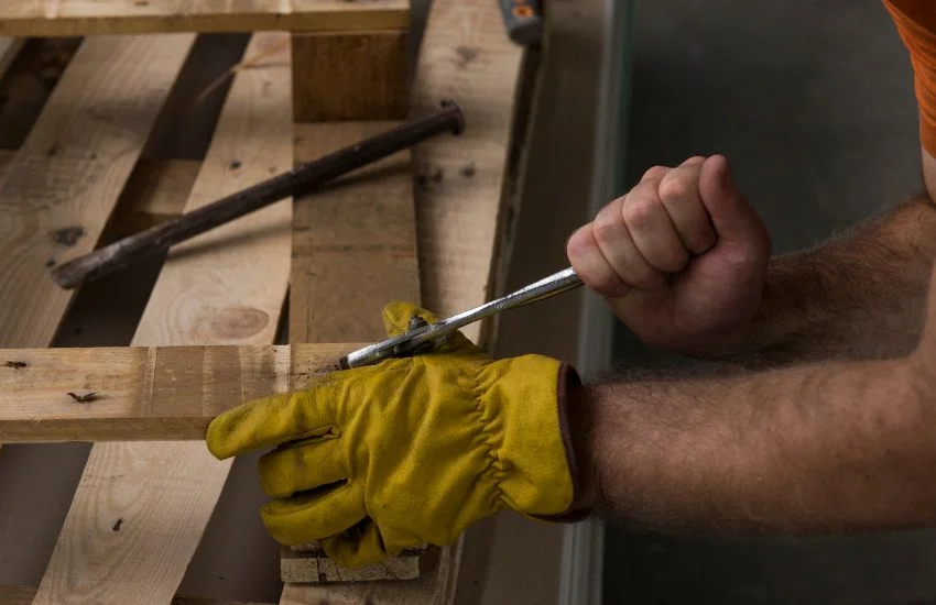 Reparación de palets de plástico : beneficios y como hacerlo